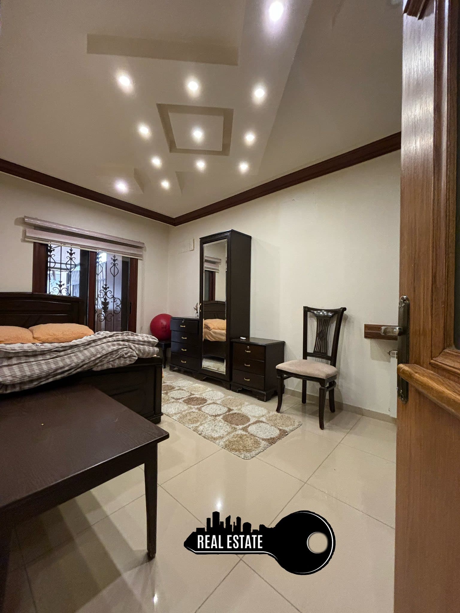 شقة 5 غرف 1 صالات 145م² طابق 1 مع فرش للبيع