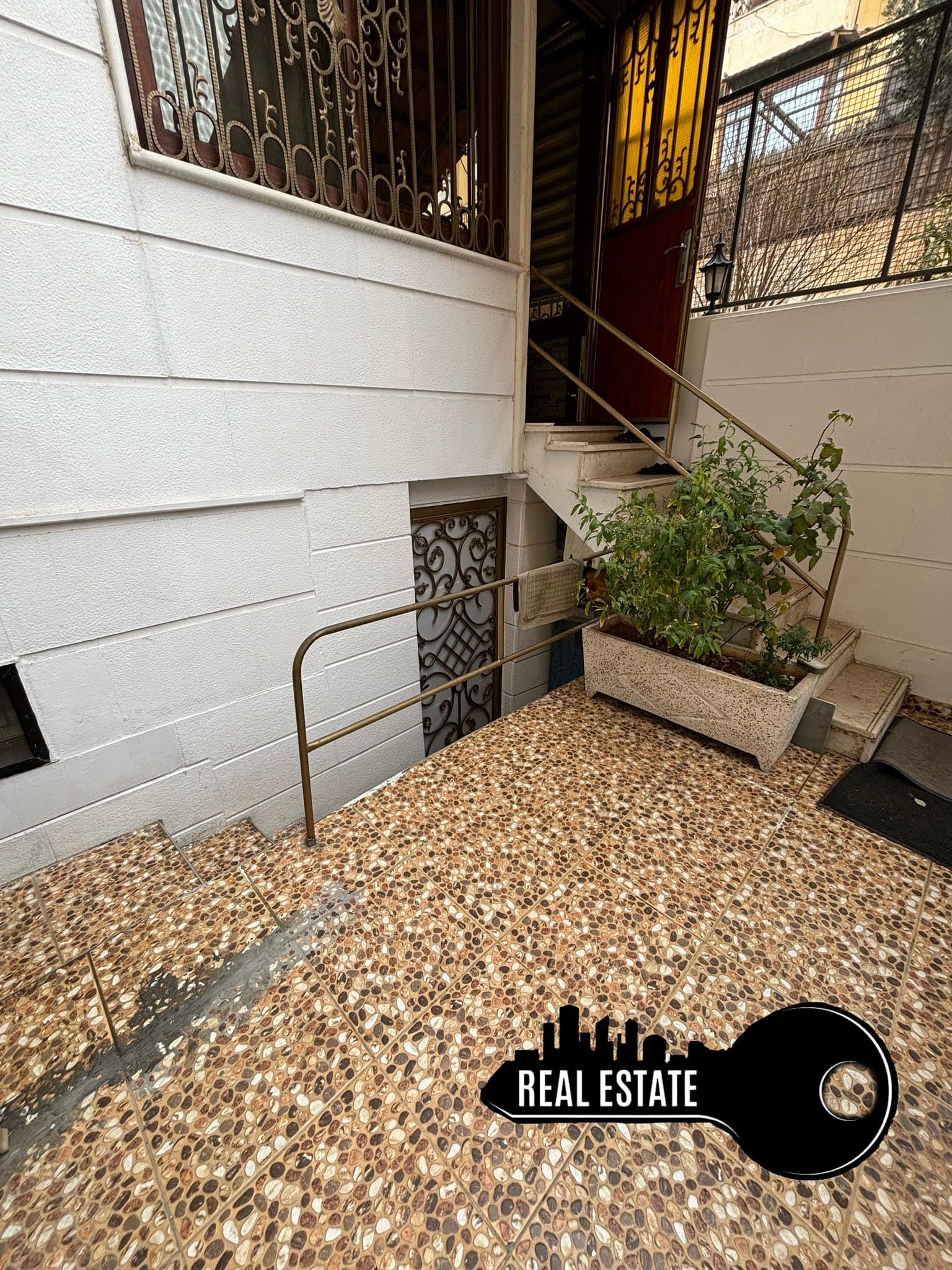 شقة 5 غرف 1 صالات 145م² طابق 1 مع فرش للبيع