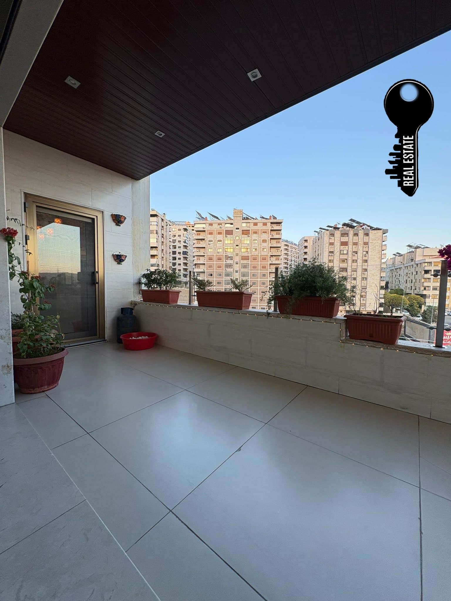 شقة 4 غرف 2 صالات 210م² طابق 3 للبيع