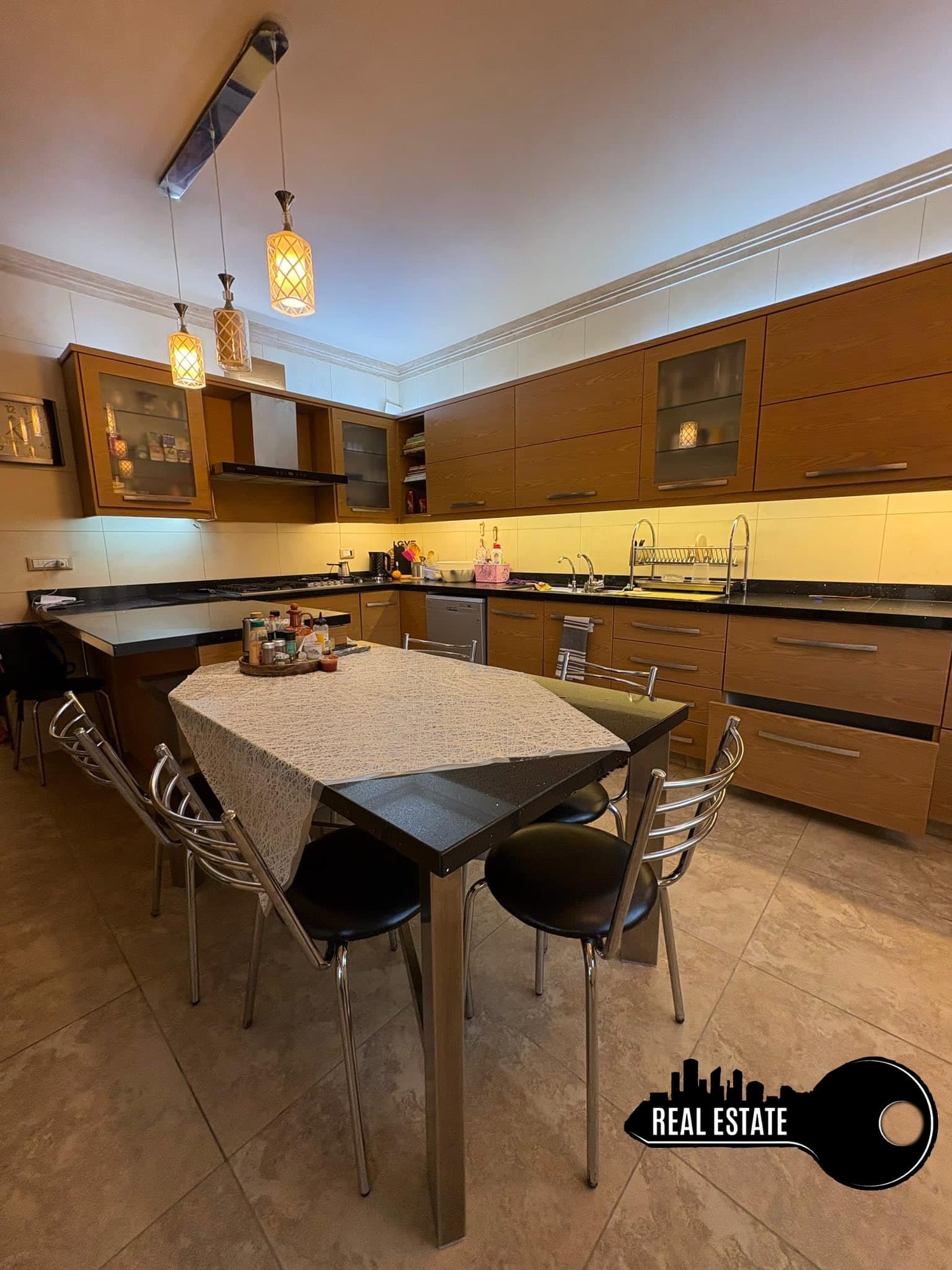 شقة 4 غرف 2 صالات 210م² طابق 3 للبيع