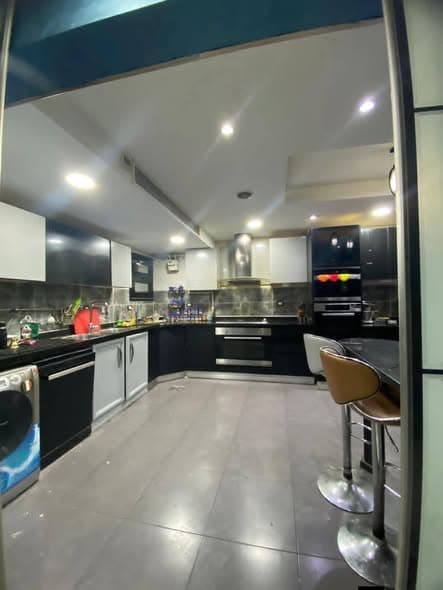 شقة 5 غرف 3 صالات 240م² طابق 3 للبيع