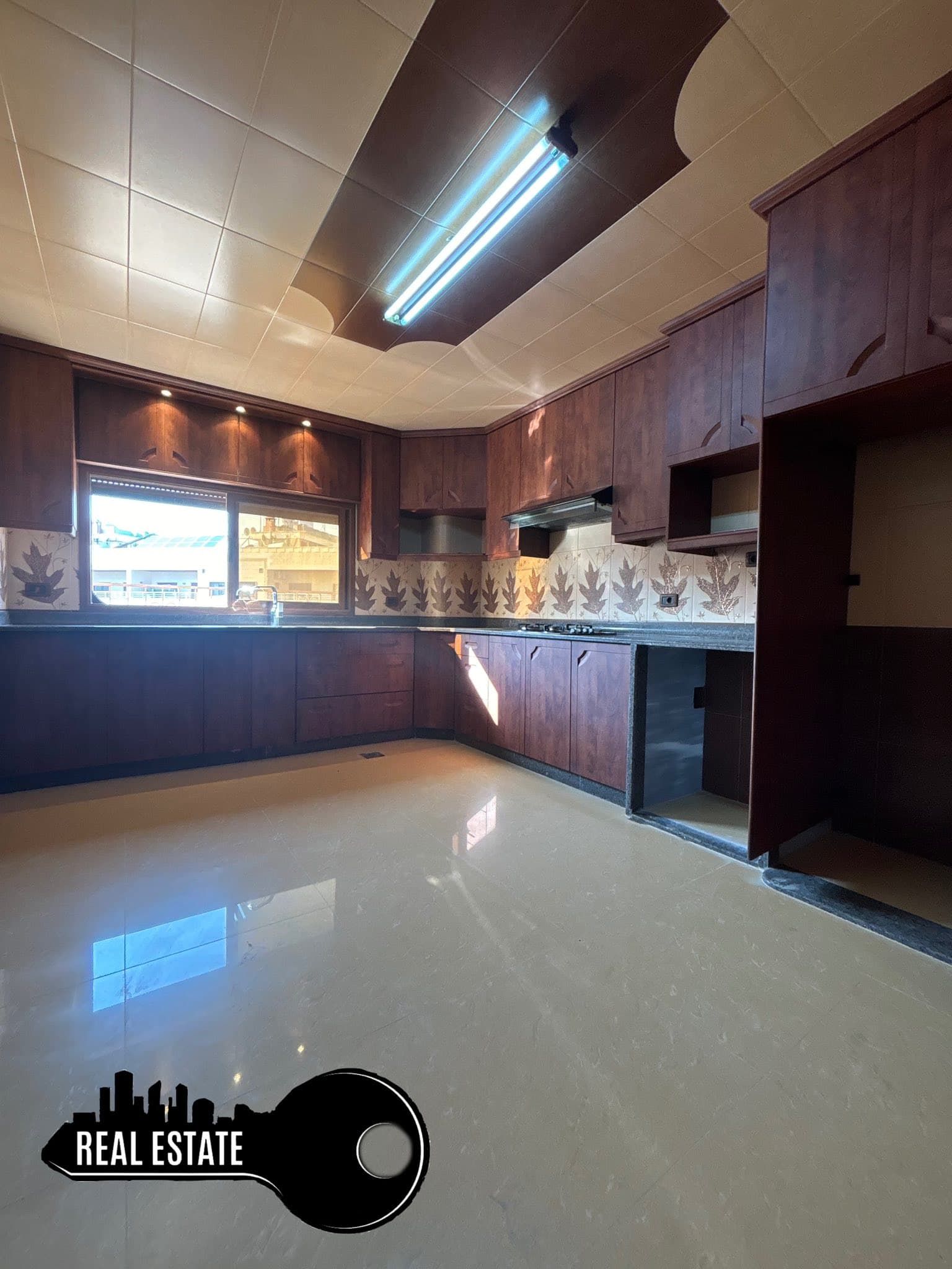 شقة 2 غرف 1 صالات 170م² طابق 3 للبيع