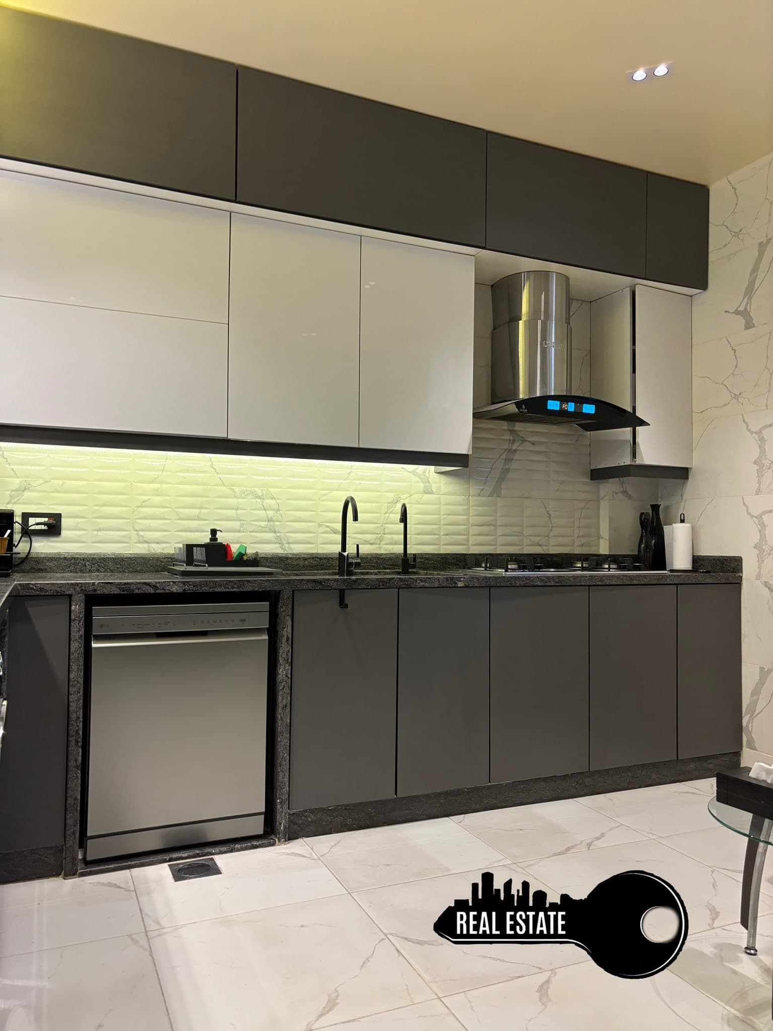 شقة 4 غرف 1 صالات 175م² أرضي مع فرش للبيع