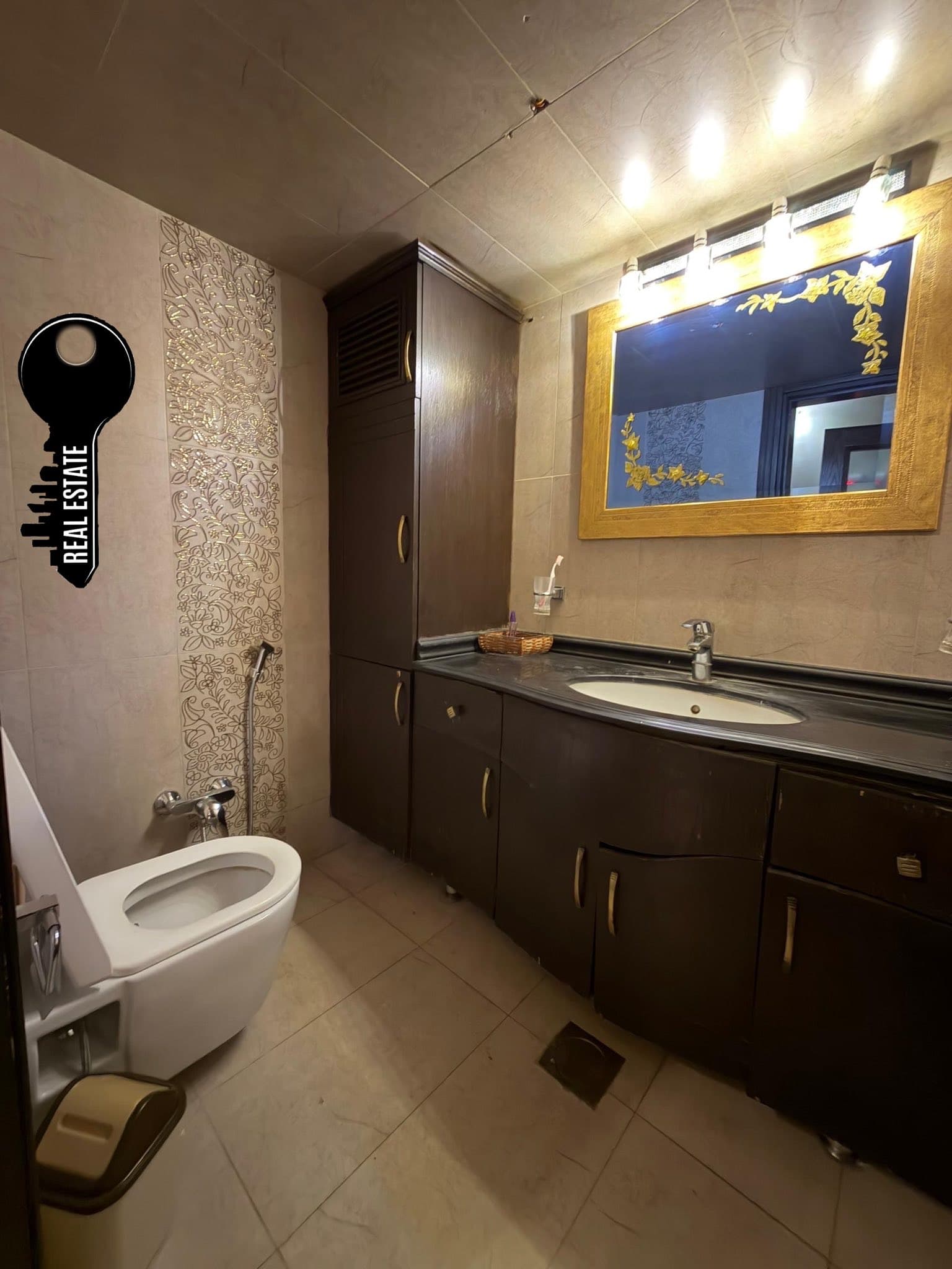 شقة 2 غرف 1 صالات 130م² طابق 1 مع فرش للبيع