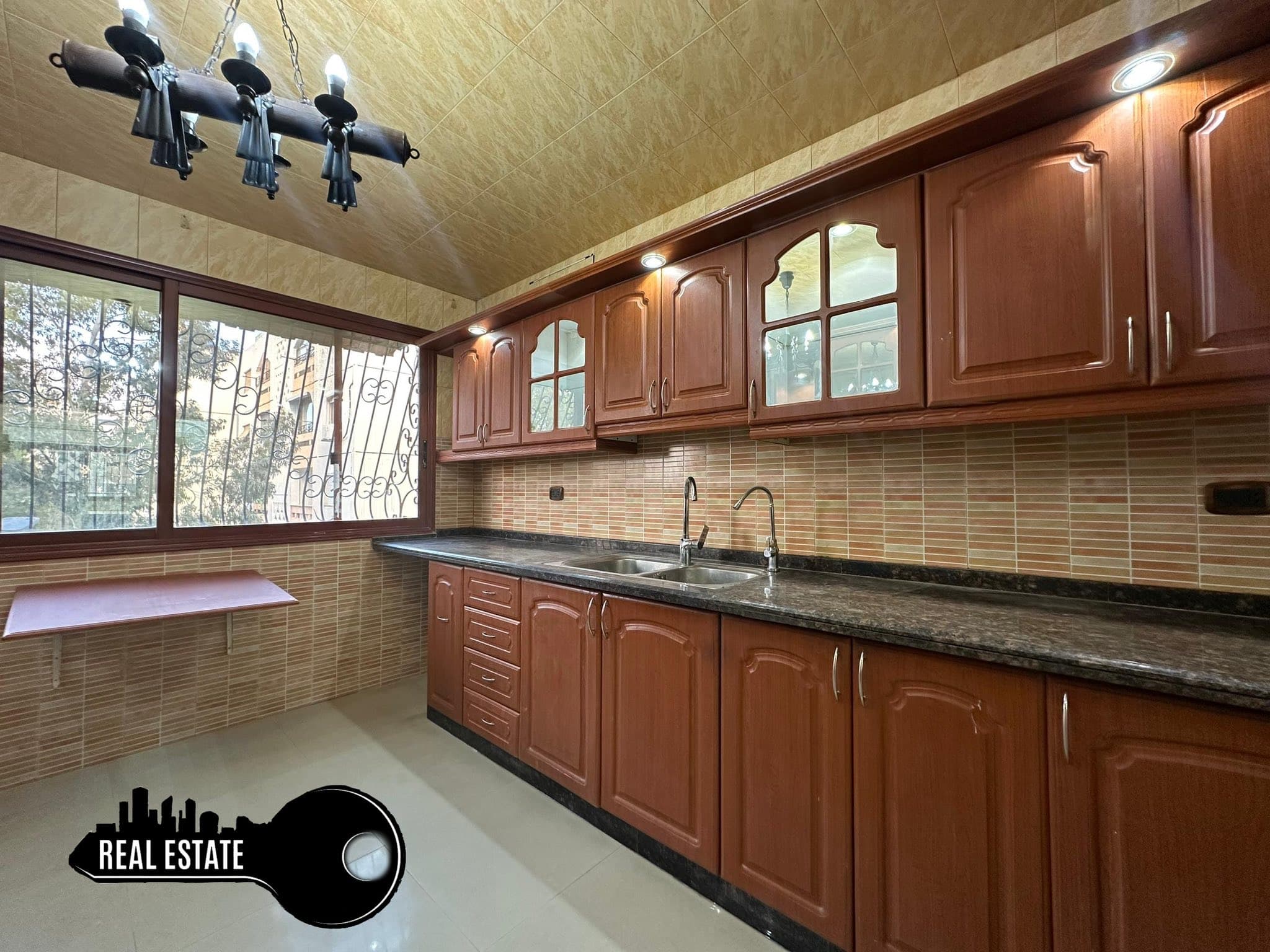 شقة 2 غرف 1 صالات 100م² طابق 1 للبيع