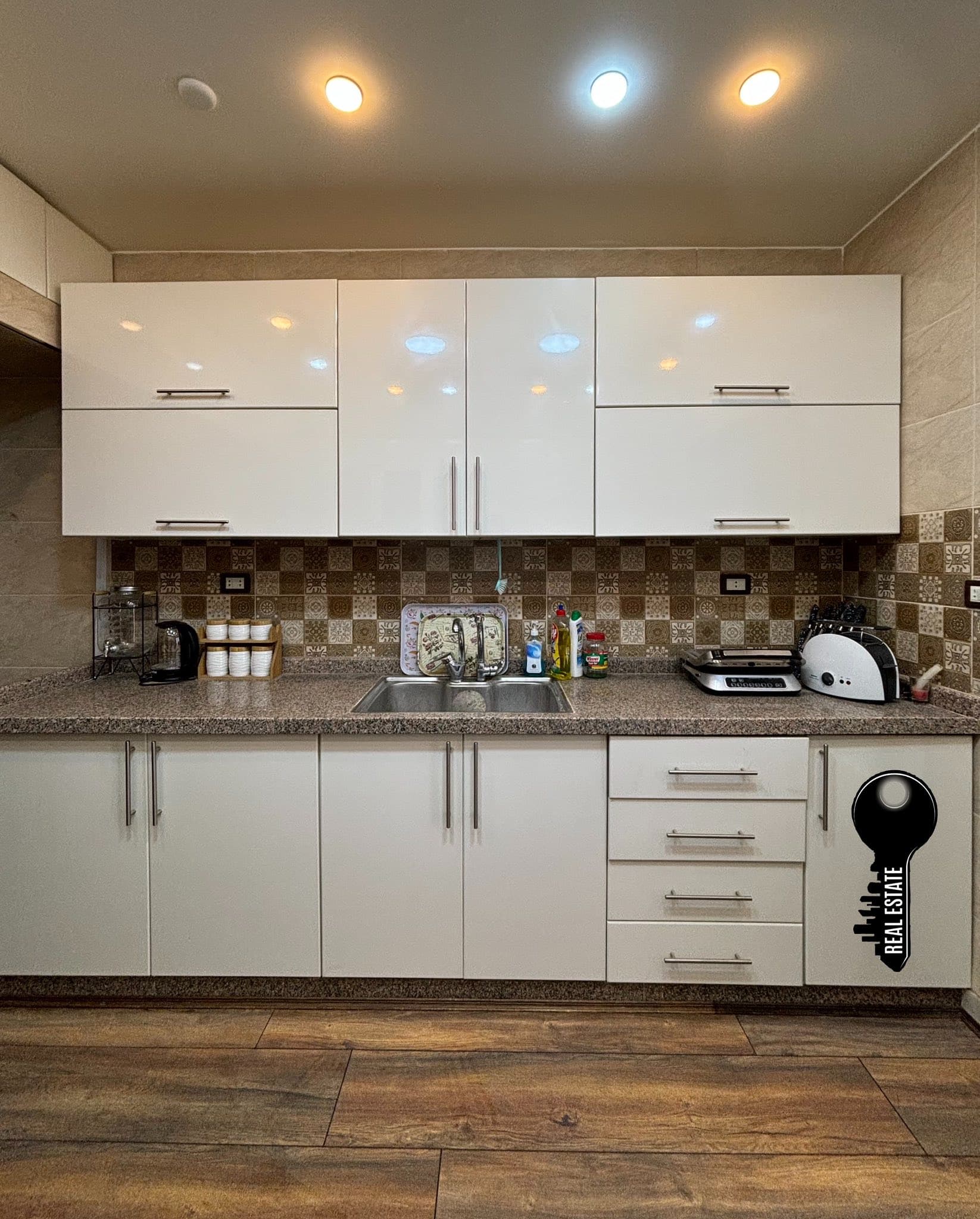 شقة 2 غرف 1 صالات 100م² أرضي للبيع