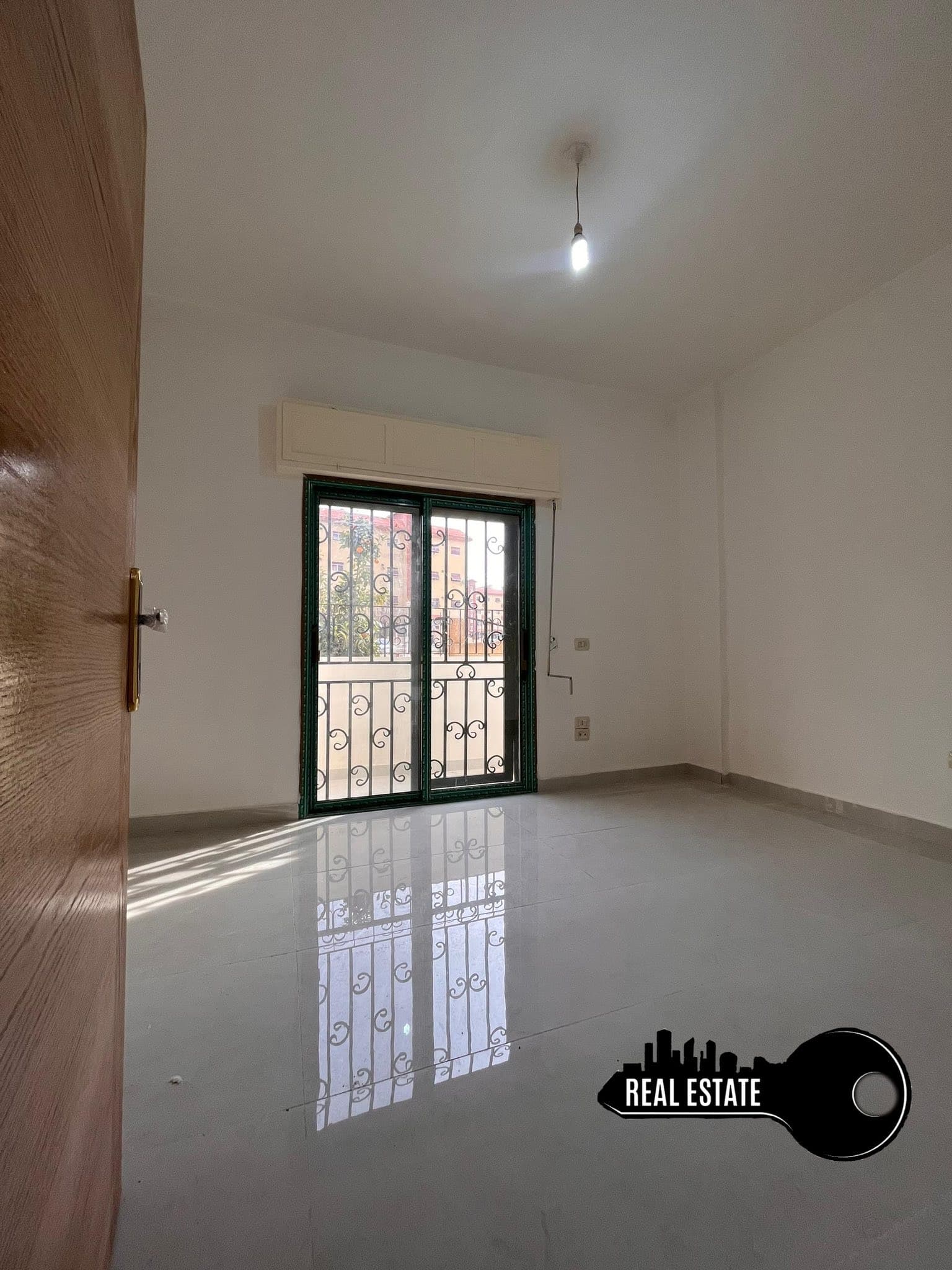 شقة 2 غرف 1 صالات 100م² أرضي للبيع