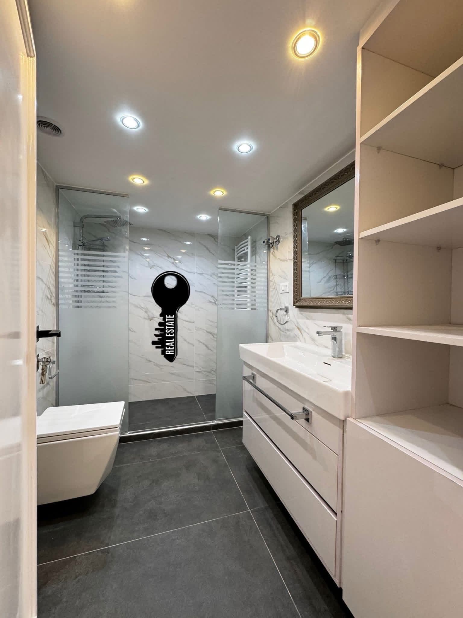 شقة 5 غرف 1 صالات 230م² طابق 4 للبيع