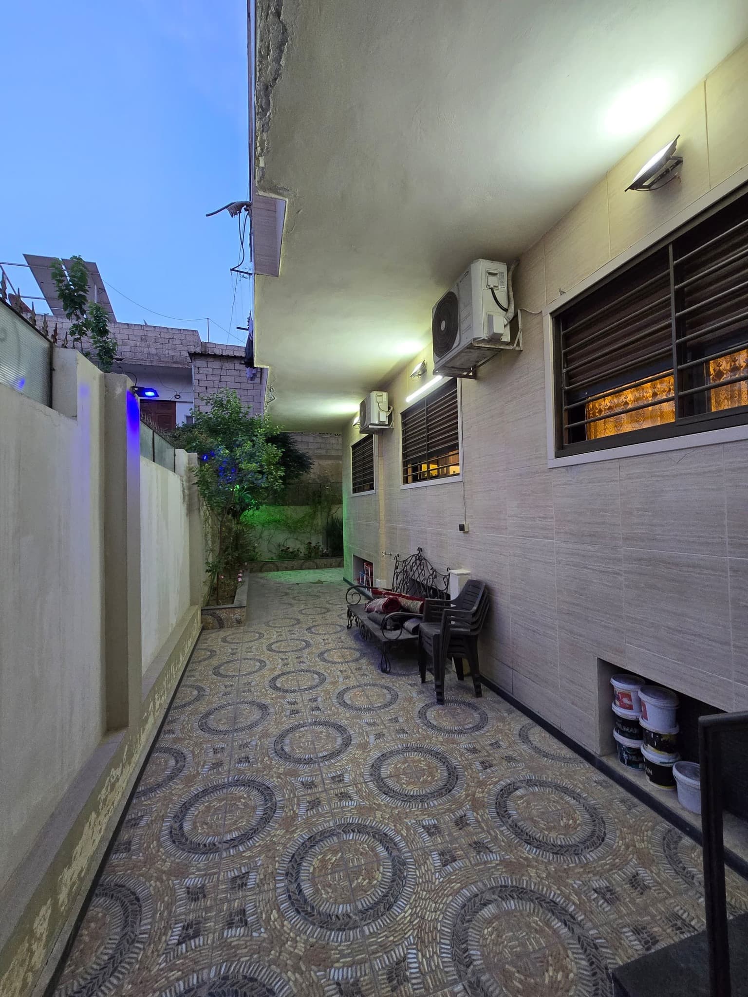 شقة 2 غرف 1 صالات 100م² أرضي للبيع