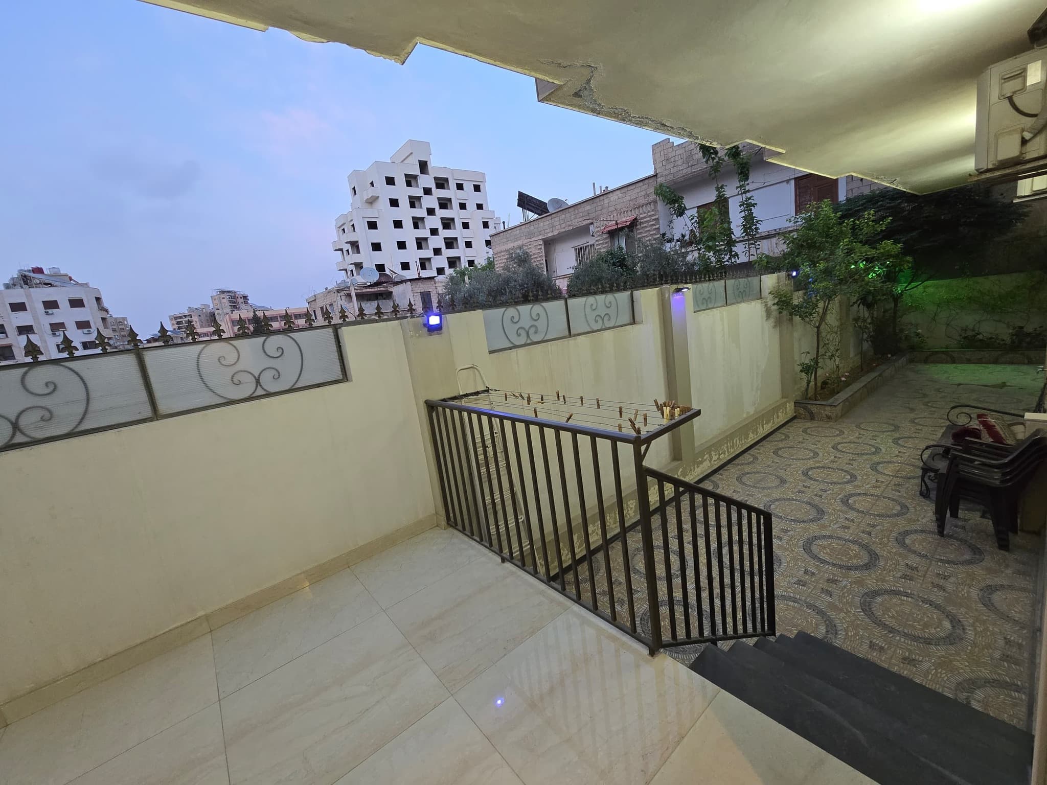 شقة 2 غرف 1 صالات 100م² أرضي للبيع