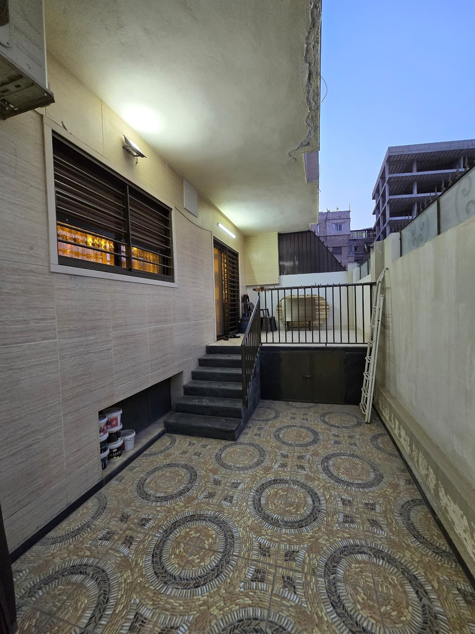 شقة 2 غرف 1 صالات 100م² أرضي للبيع