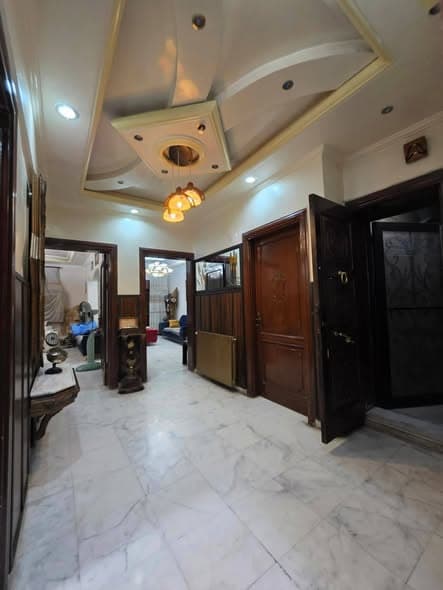 شقة 8 غرف 2 صالات 600م² أرضي للبيع