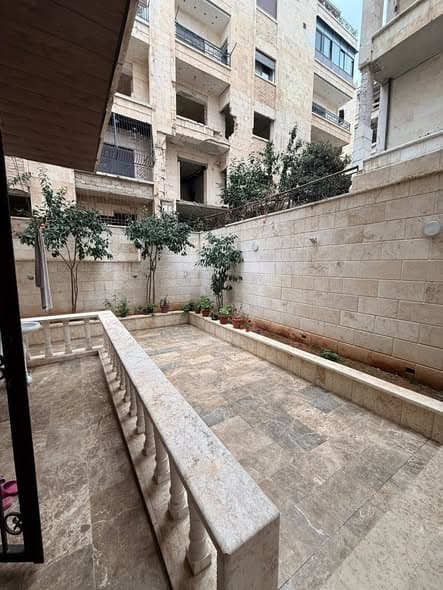 شقة 7 غرف 1 صالات 300م² للبيع