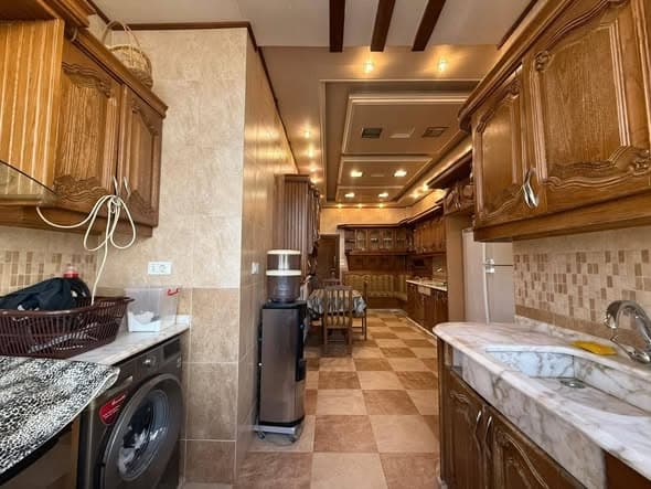 شقة 6 غرف 1 صالات 220م² طابق 4 مع فرش للبيع