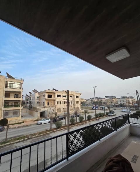 شقة 6 غرف 1 صالات طابق 1 للبيع