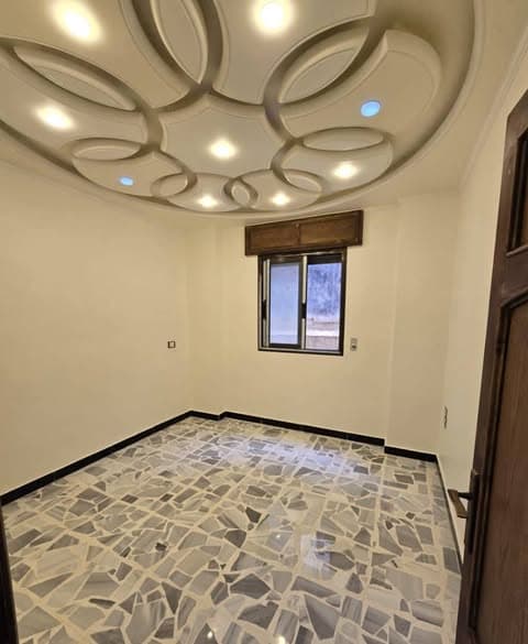 شقة 5 غرف 1 صالات أرضي للبيع