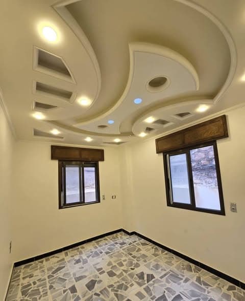 شقة 5 غرف 1 صالات أرضي للبيع