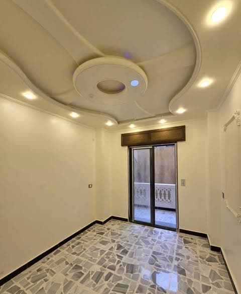 شقة 5 غرف 1 صالات أرضي للبيع