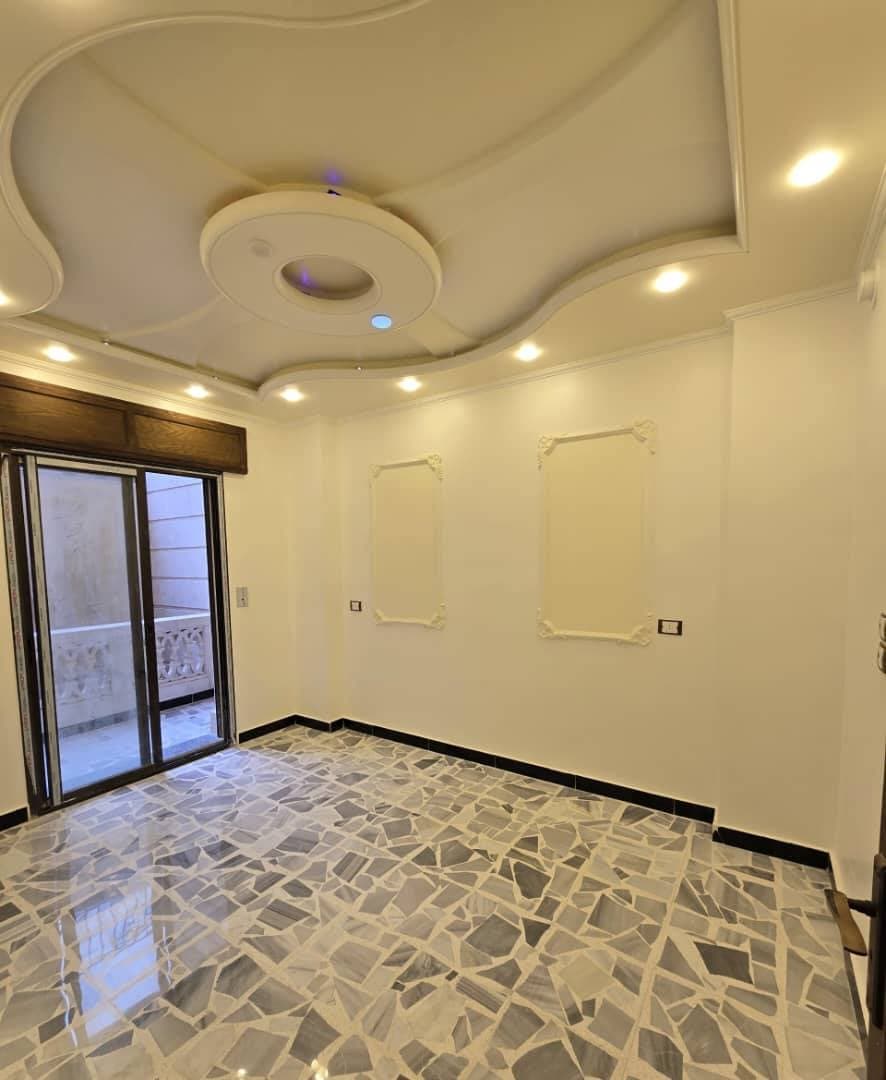 شقة 5 غرف 1 صالات أرضي للبيع