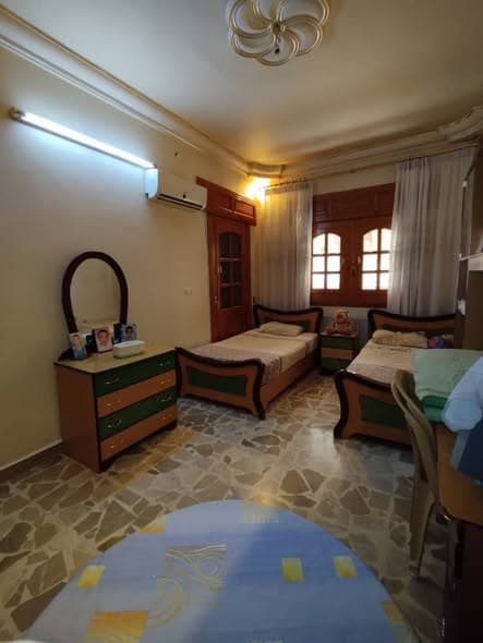 شقة 4 غرف 1 صالات طابق 1 للبيع