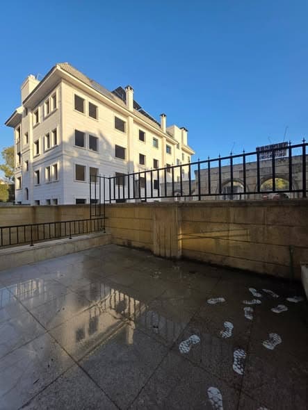 شقة 10 غرف 2 صالات 1000م² طابق 1 للبيع