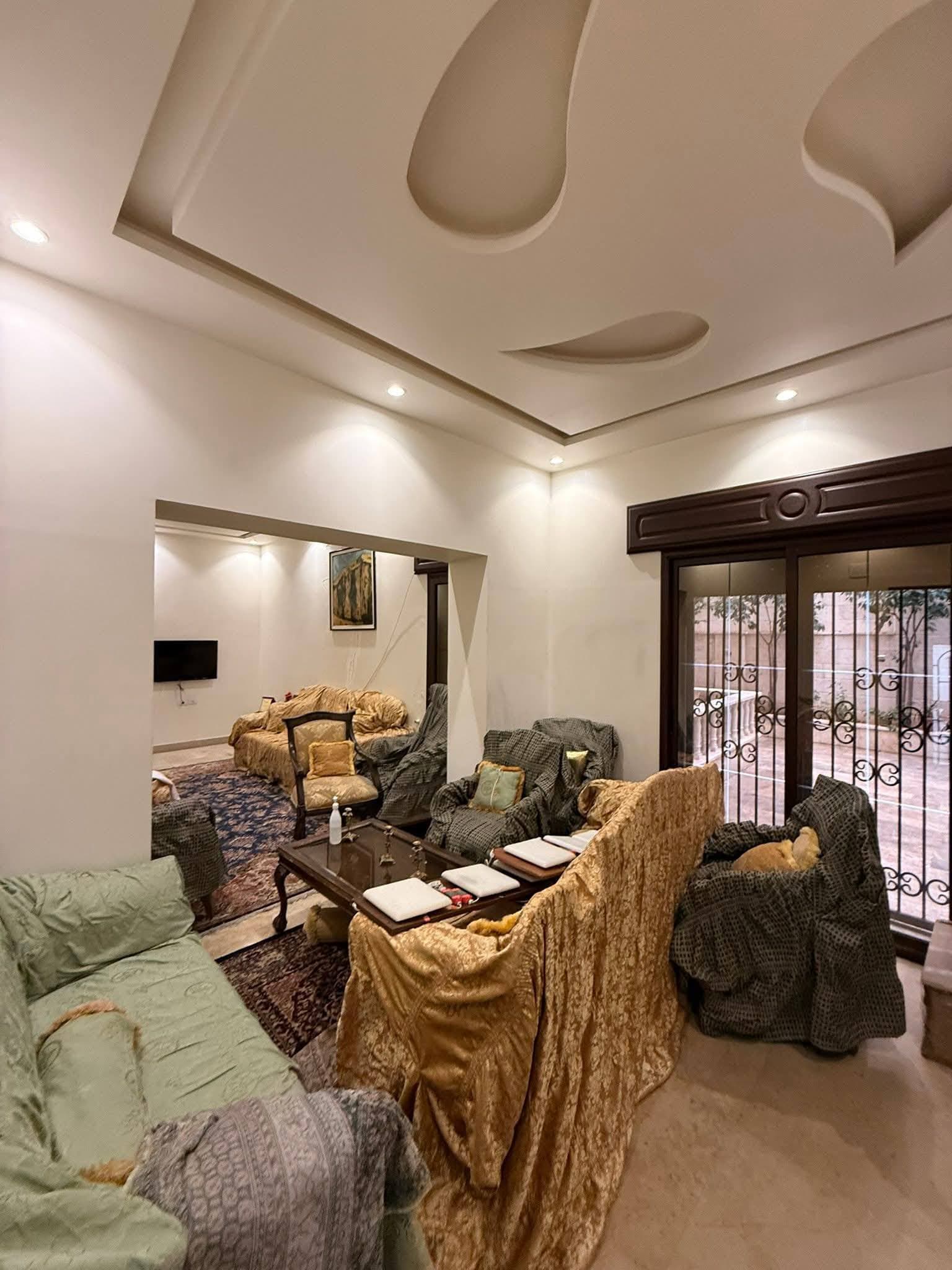 شقة 7 غرف 1 صالات 300م² للبيع