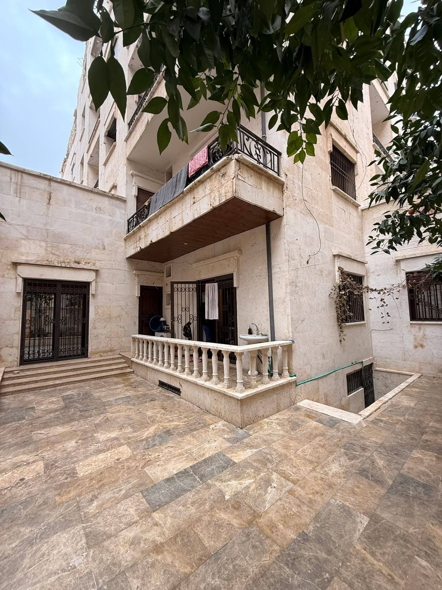 شقة 7 غرف 1 صالات 300م² للبيع