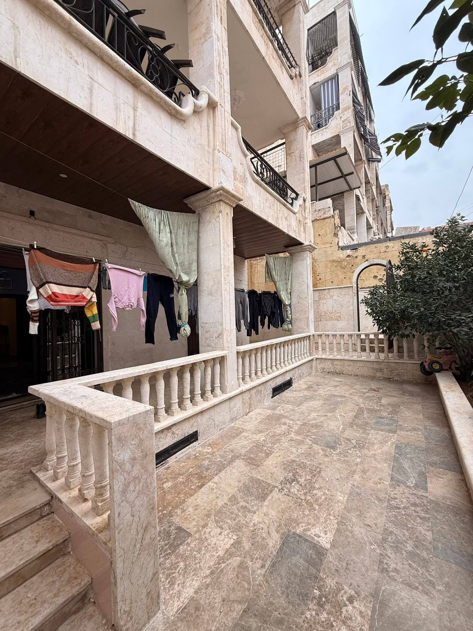 شقة 7 غرف 1 صالات 300م² للبيع