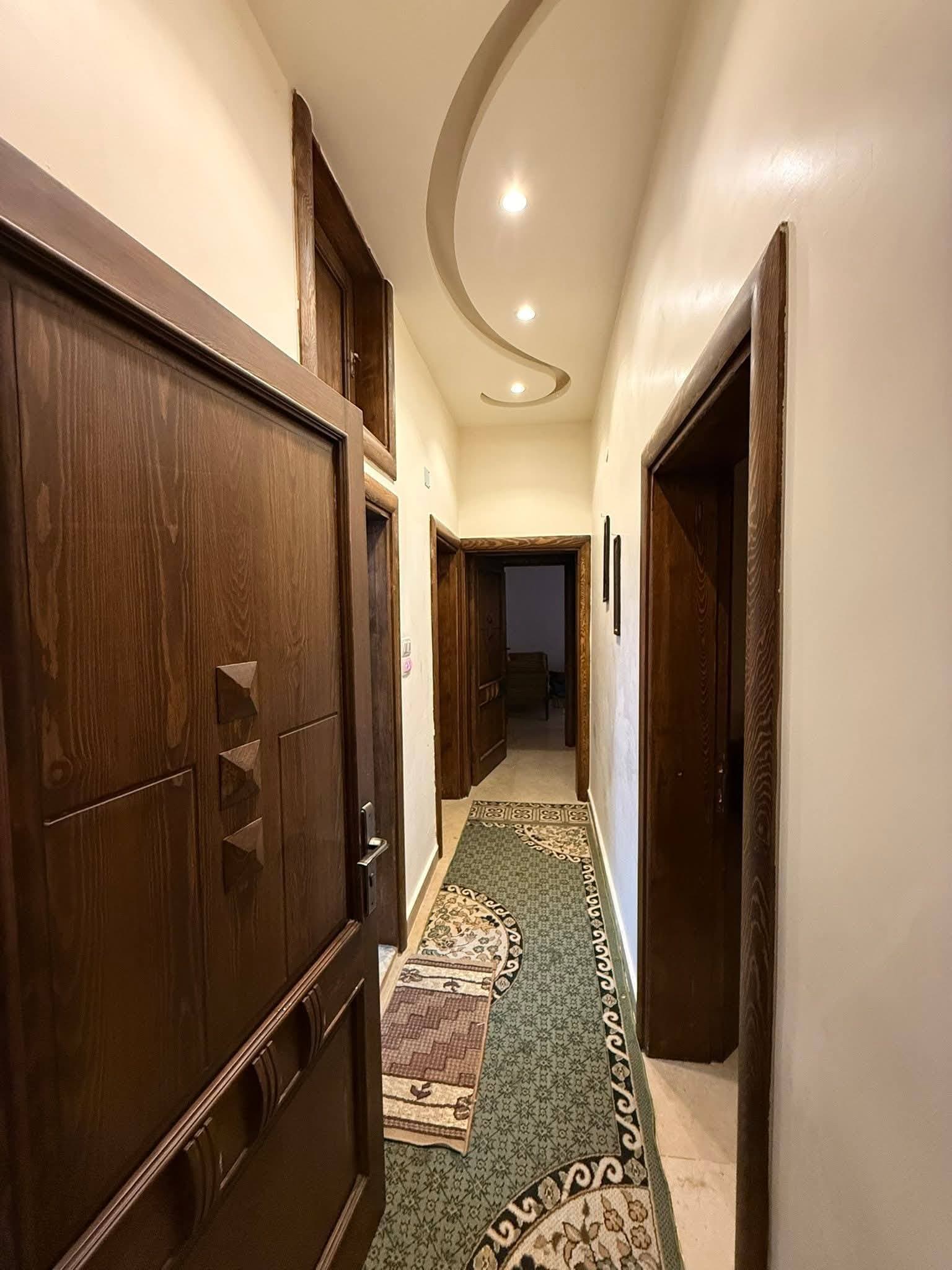 شقة 7 غرف 1 صالات 300م² للبيع