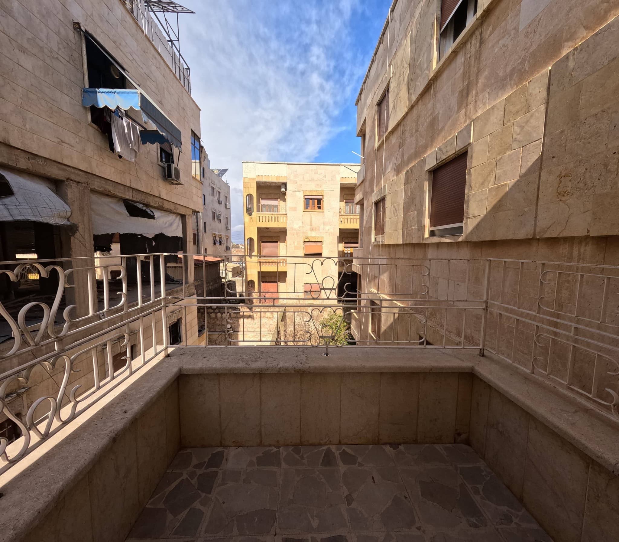 شقة 6 غرف 1 صالات 250م² طابق 1 للبيع