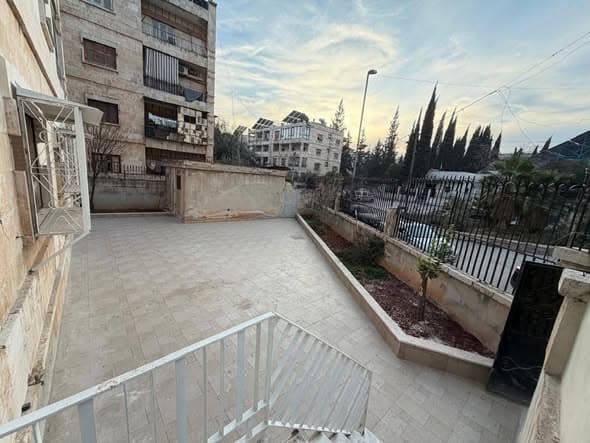 شقة 3 غرف 1 صالات 300م² أرضي للبيع