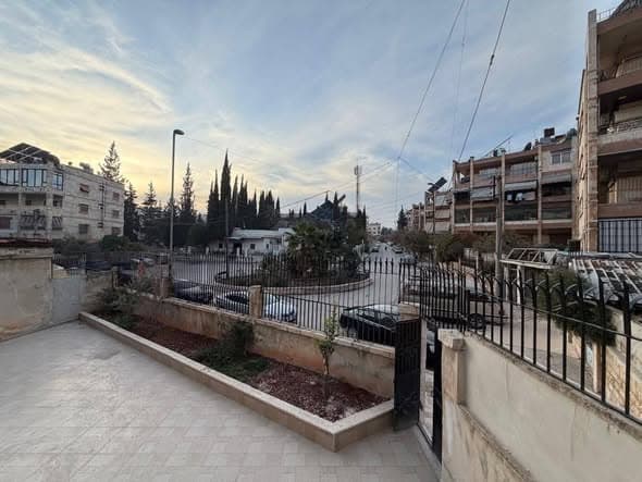 شقة 3 غرف 1 صالات 300م² أرضي للبيع