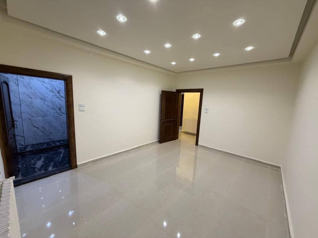 شقة 3 غرف 1 صالات 300م² أرضي للبيع