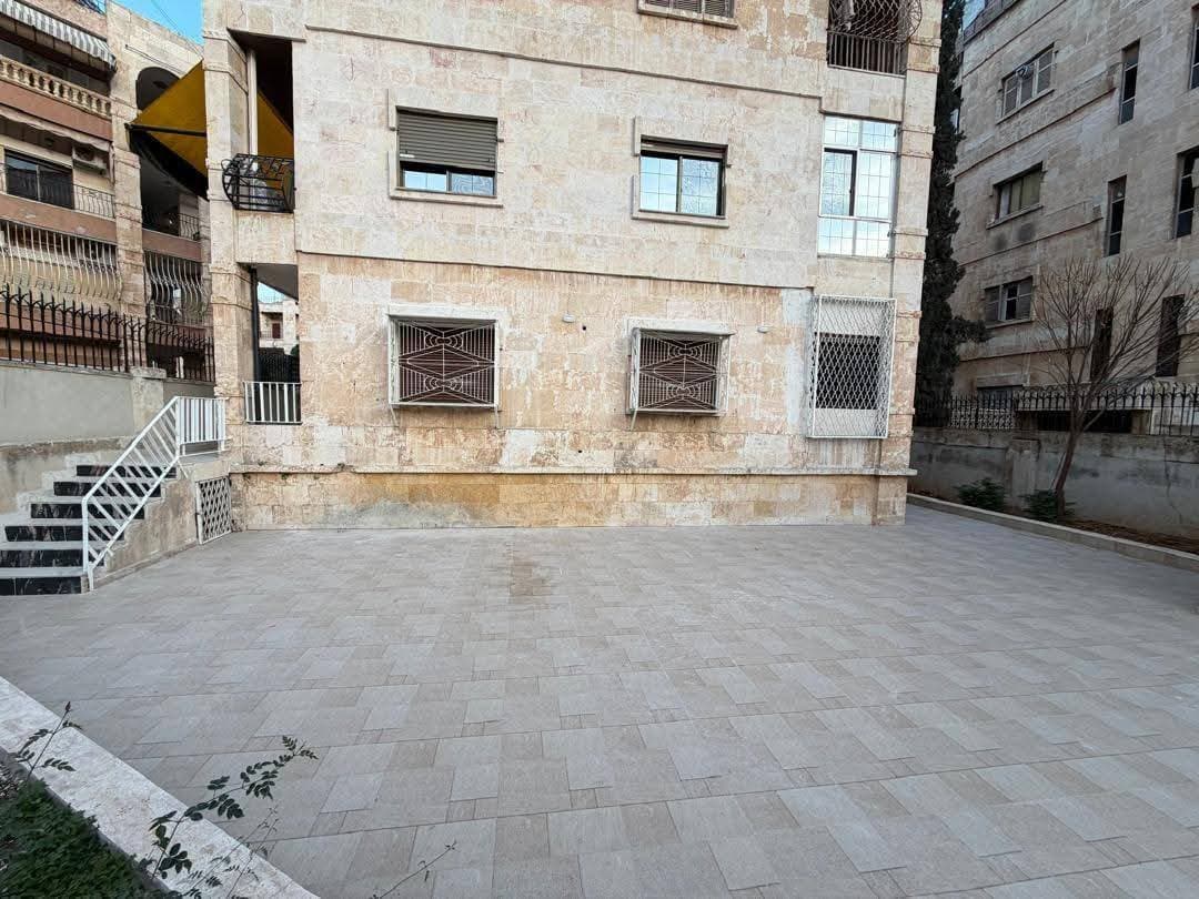 شقة 3 غرف 1 صالات 300م² أرضي للبيع