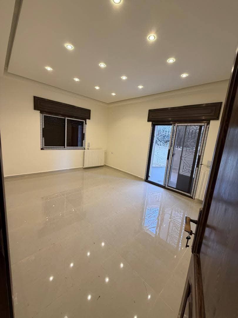 شقة 3 غرف 1 صالات 300م² أرضي للبيع