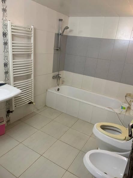 فيلا 3 غرف 1 صالات 2000م² للبيع