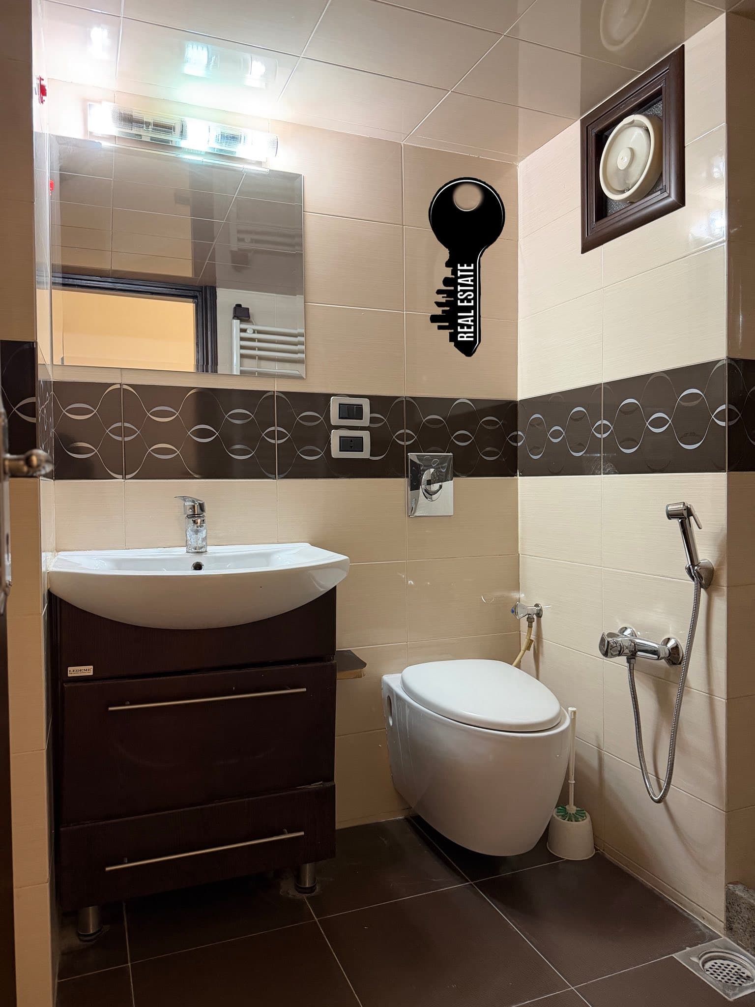 شقة 2 غرف 1 صالات 90م² طابق 3 للبيع