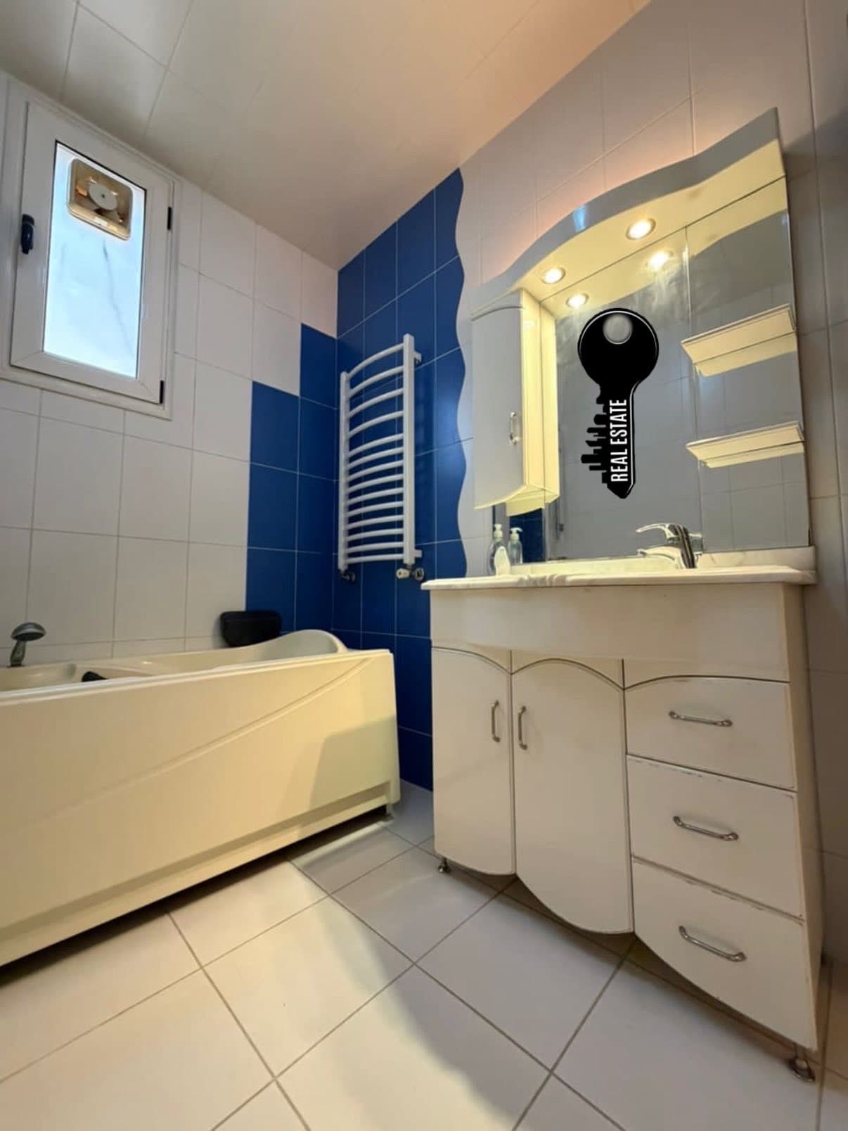 شقة 3 غرف 1 صالات 190م² طابق 1 للبيع