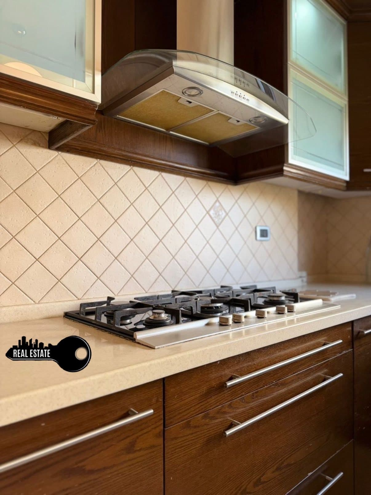 شقة 3 غرف 1 صالات 190م² طابق 1 للبيع