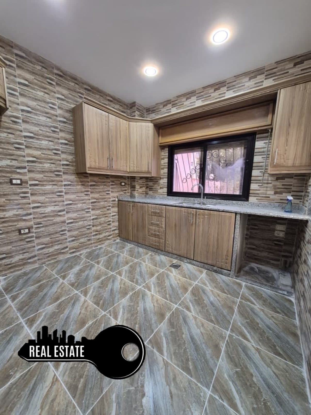 شقة 2 غرف 1 صالات 80م² مع فرش للبيع