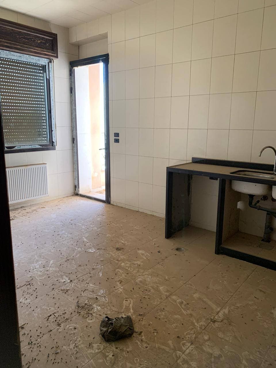 فيلا 3 غرف 1 صالات 2000م² للبيع