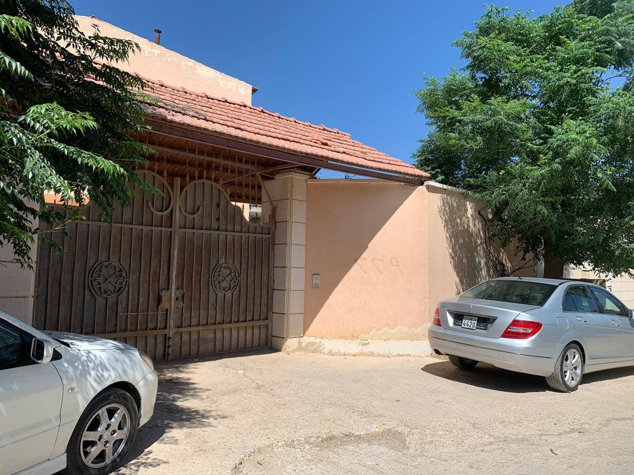 فيلا 3 غرف 1 صالات 2000م² للبيع