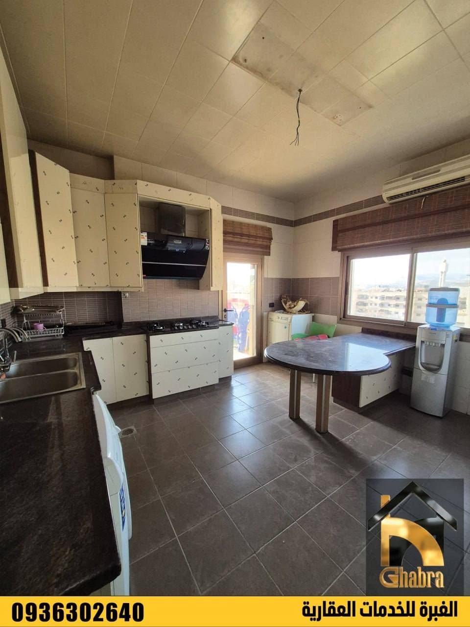 شقة 3 غرف 2 صالات 225م² طابق 2 مع فرش للبيع