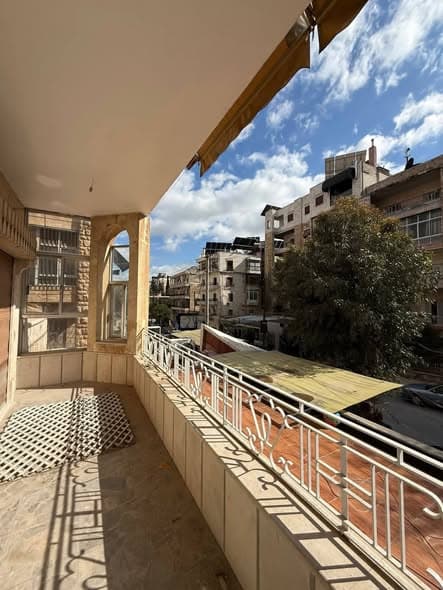 شقة 6 غرف طابق 1 للإيجار