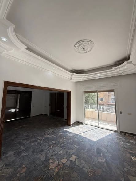 شقة 6 غرف طابق 1 للإيجار