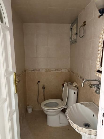 شقة 6 غرف طابق 1 للإيجار