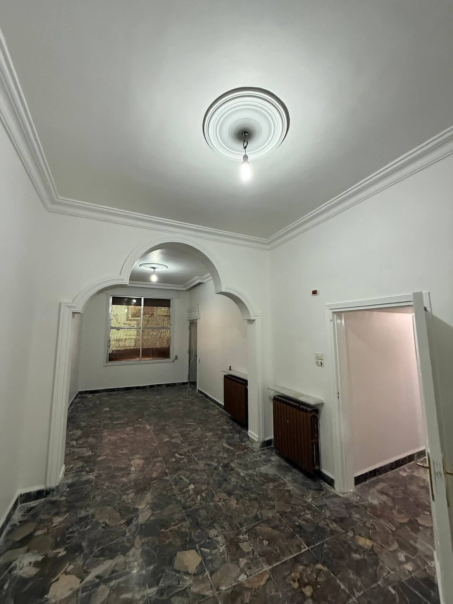 شقة 6 غرف طابق 1 للإيجار