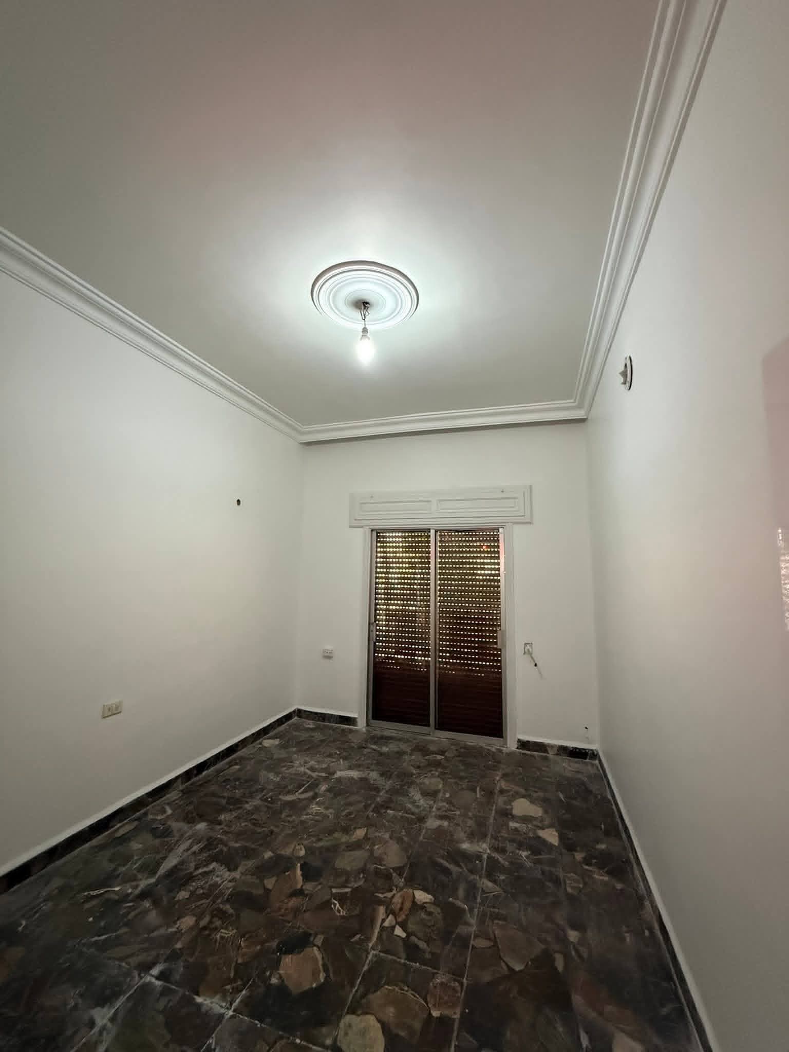 شقة 6 غرف طابق 1 للإيجار