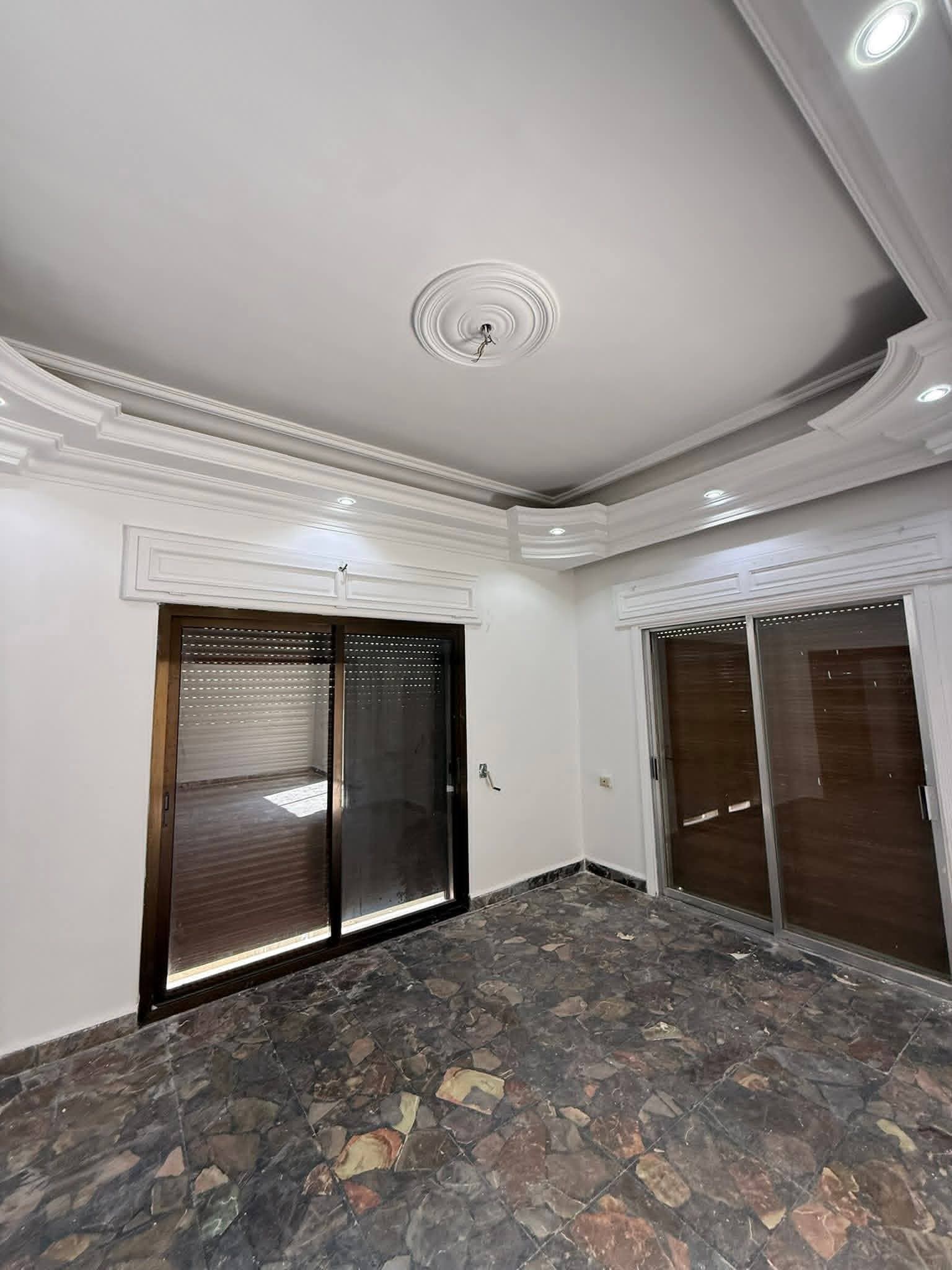 شقة 6 غرف طابق 1 للإيجار