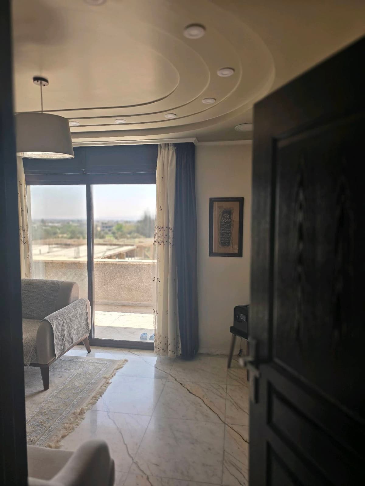 شقة 5 غرف 2 صالات 260م² طابق 3 مع فرش للبيع